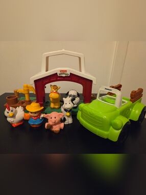 FARM FLASH SALE! Little People Farm Animals Tractor Farmer And Water Pump Barn